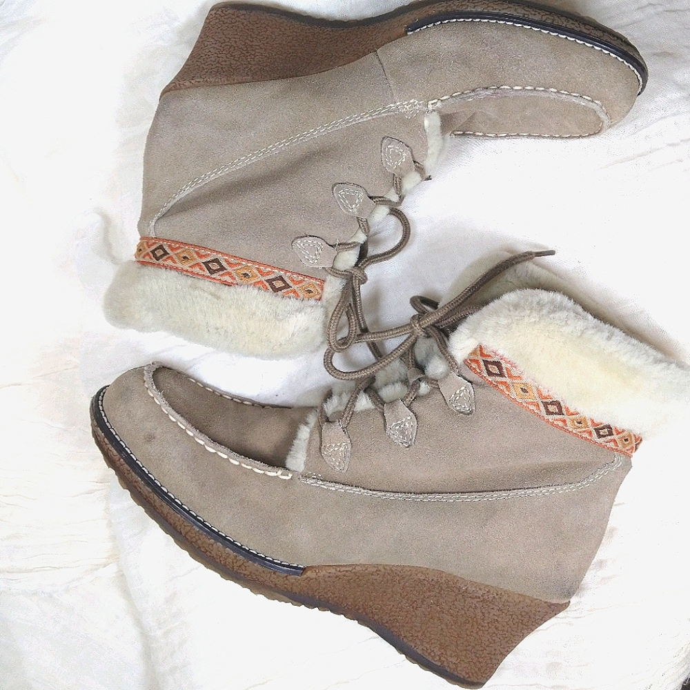Baretraps Taupe "Fairway" Leather Wedge Boots 8